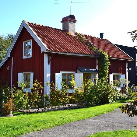 Rustik Stuga Med Lantlig Kaensla Naera Oerebro City 外观 照片